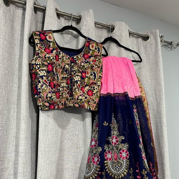 Readymade blouse and saaree - Picture 6 of 6